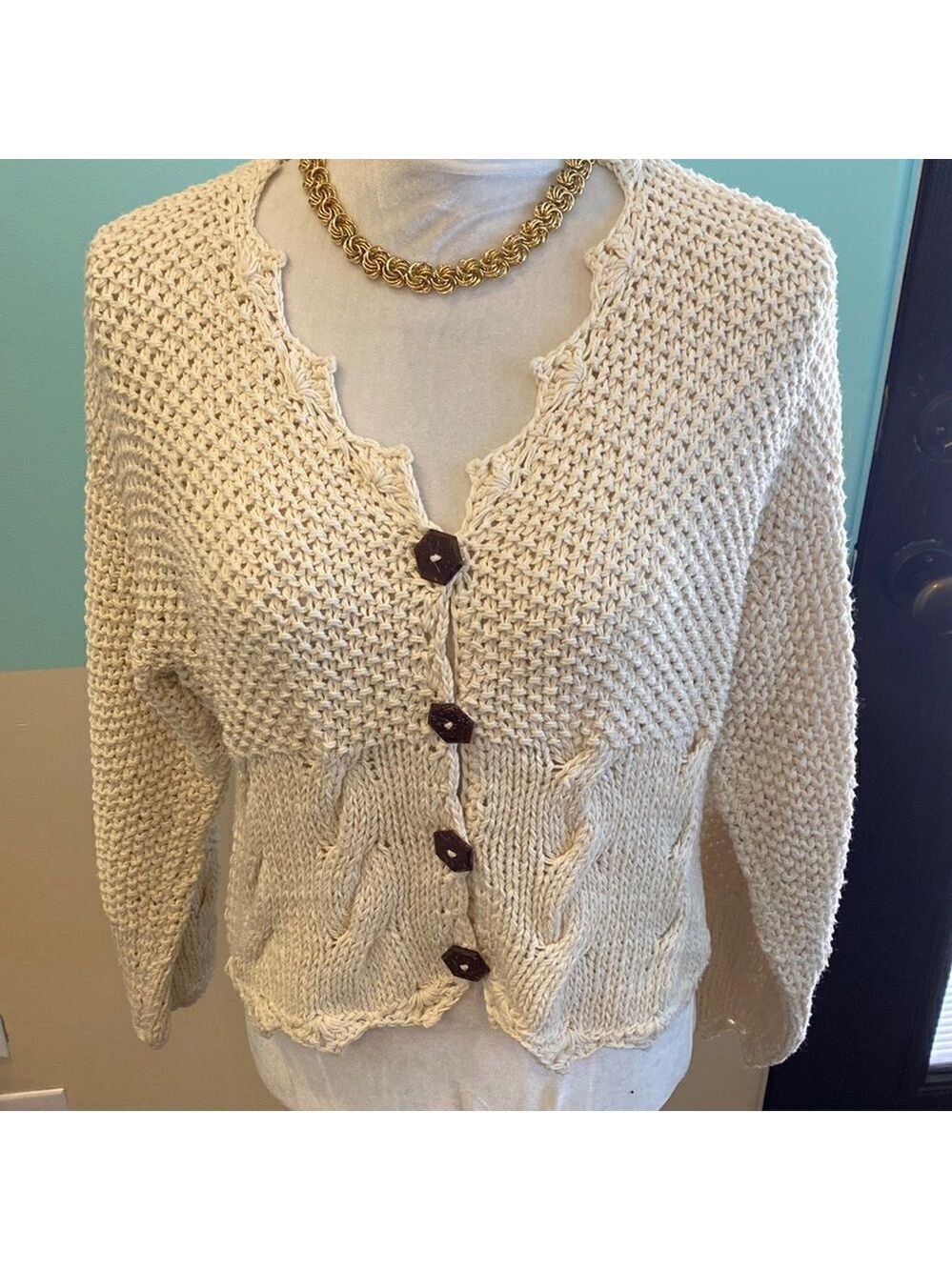 Cable knit sweater size small